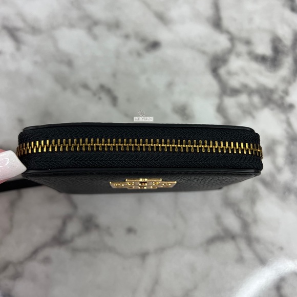 Tory Burch Britten Medium Wallet In Black - Picture 2 of 5